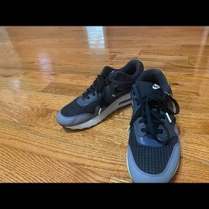 Air max 1 “future swoosh”.